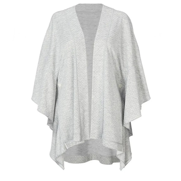Cabi ATC Reversible Cape - Picture 1 of 9